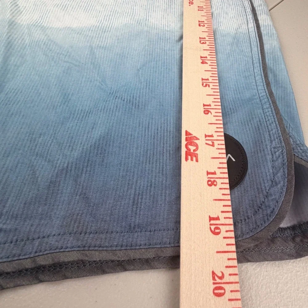 RVCA Nature Mens Blue Ombre Gradient Board Shorts Swim Trunks Size 38 Mid Length